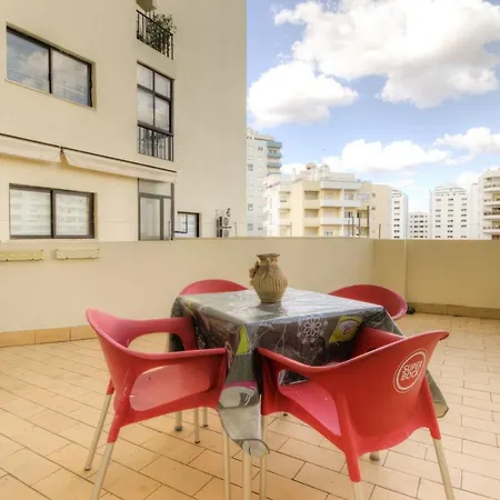 Praia Da Rocha Sleeps 4 With Pool And Wifi דירה פורטימאו