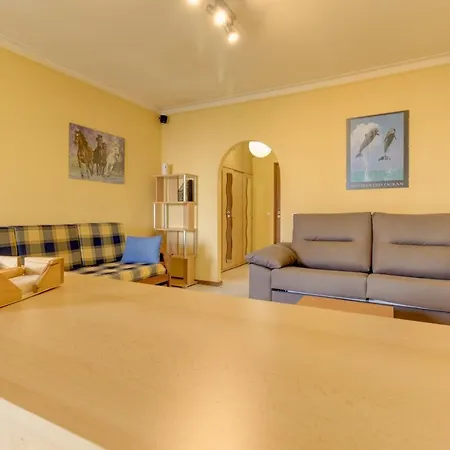 Praia Da Rocha Sleeps 4 With Pool And Wifi דירה *