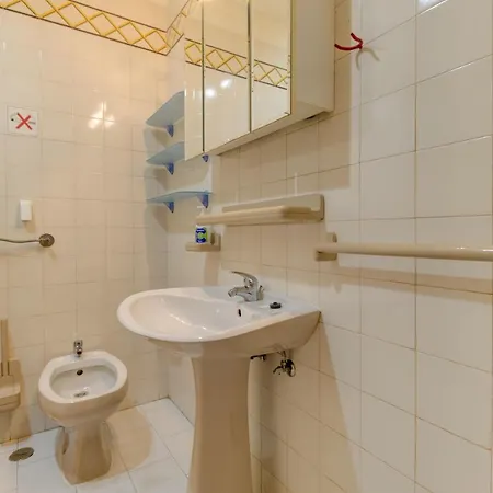 Praia Da Rocha Sleeps 4 With Pool And Wifi דירה *
