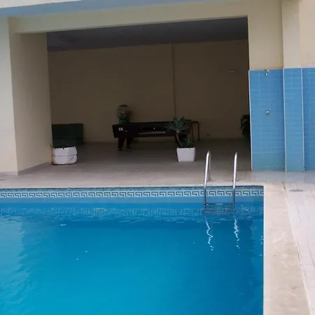 Praia Da Rocha Sleeps 4 With Pool And Wifi דירה *