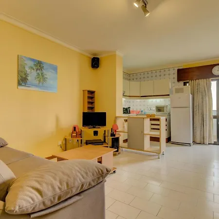 Praia Da Rocha Sleeps 4 With Pool And Wifi פורטימאו